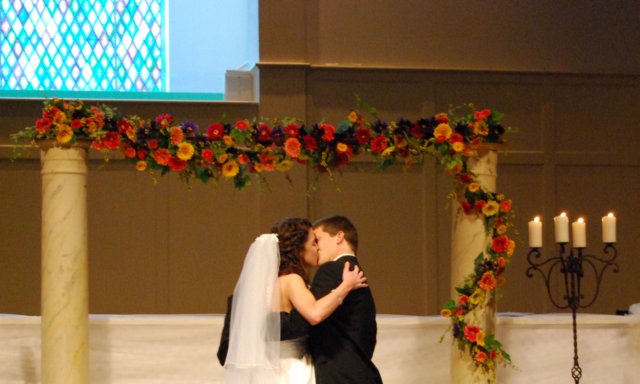 weddingkiss2.jpg